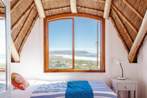 Beachscape- Waves,Views & WIFI - Noordhoek's best!